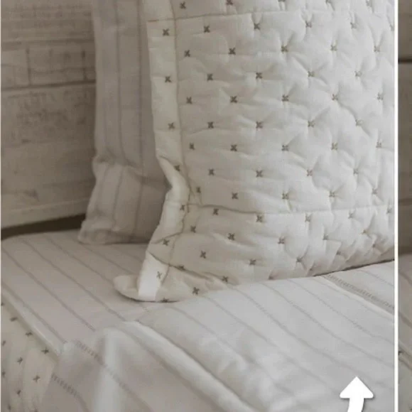 Beddy’s Monroe Luxe- Full Size (color as shown in photo) original zip. - Picture 8 of 8